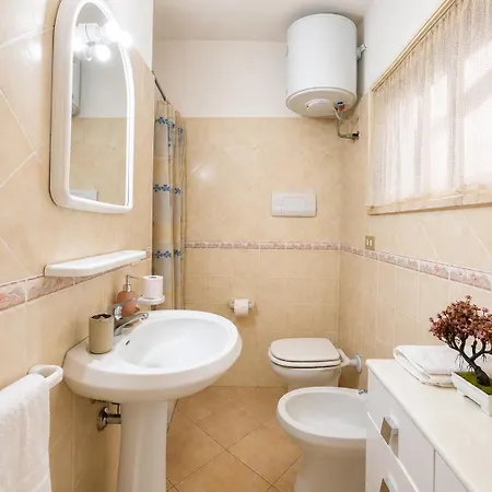 Mirto Beachside - 2br - Wi-fi - Ac - 100m From The - Bbq - Parking Vakantiehuis *
